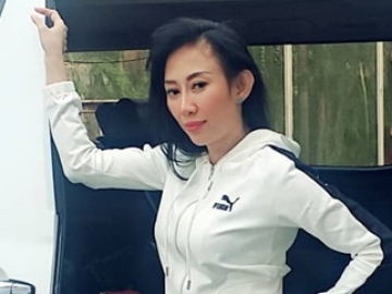 Bikin Geleng-Geleng, Dewi Sanca Nekat Buat Aksi Tak Senonoh Auto Banjir Cibiran