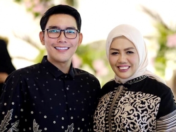 Tatap Mesra Aditya Gumelar, Ely Sugigi Masih Dibuat Penasaran dengan Sang Kekasih?