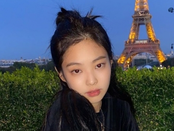 Dapat Kejutan Lebih Awal, Jennie BLACKPINK Asyik Rebahan Disamping Kue Pra Ulang Tahun