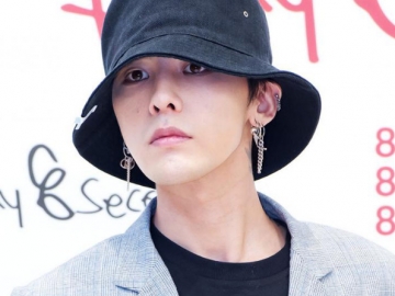 Berangkat Ke Paris, G-Dragon Tampil Mewah Dengan Tas Wanita Bermerek