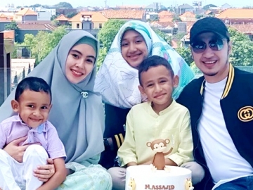 Kompak Pakai ‘Seragam’ Bareng Suami dan Anak, Kartika Putri Singgung Soal Belajar