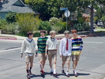 Meski Dipotret Gunakan Kamera Handphone, Visual TXT Masih Bikin 'Silau'