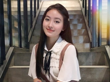 Natasha Wilona OOTD Pakai Sepatu 'Bolong' Malah Sukses Ingatkan Pada Sosok Idaman Ini