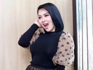 Usai Bercengkerama, Syahrini Lantang Sebut Nenek-Nenek Peot Sontak Dicibir?