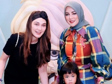 Hadiri Ultah Putri Olla Ramlan, Sosok di Belakang Luna Maya Ini Jadi Sorotan