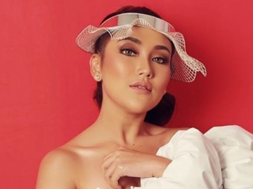 Ayu Ting Ting Posting Video Sambil Elus-Elus Perut Malah Dikira Hamil, Beneran?