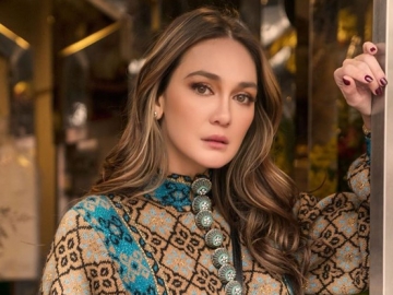 Busana Santun Luna Maya Kala Diapit Nia Ramadhani dan Ayu Dewi Tuai Sanjungan