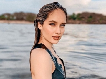 Pakai Gaun Model Kemben, Cinta Laura Minta Saran Warna Rambut Baru Tuai Respon Begini