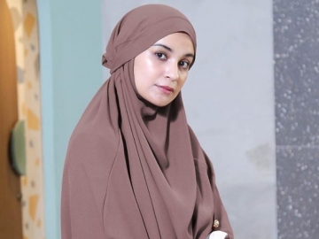 Dicurhati Penggemar Soal Ibadah, Shireen Sungkar Beri Balasan Manis Bikin Adem
