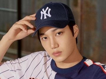 Kai EXO Senyum Manis Bareng Senja Bikin Pemandangan Indah Meningkat Dua Kali Lipat