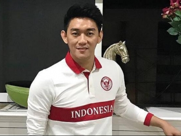 Kaget Bukan Kepalang, Ifan Seventeen Diajak Foto Bareng Seorang Fans yang Ditemui 10 Tahun Lalu