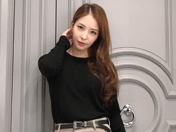 Liburan Santai Ke Pegunungan, BoA Jepret Pemandangan Indah Kombinasi Awan Dan Tebing