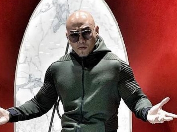 Usai Diancam Diusir Petinggi Sunda Empire, Deddy Corbuzier Bangun 'Kerajaan' Sendiri Bikin Heboh