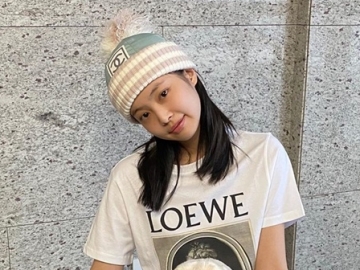 Super Gemas, Imutnya Jennie BLACKPINK Pakai Baju Couple Bareng Dua Anjing Kesayangan