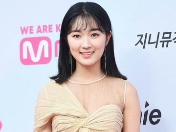 Tampil Cantik Jadi MC di 'Seoul Music Awards 2020', Kim Hye Yoon Unggah Foto Ini