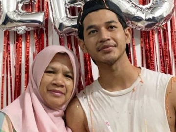   Sukses Muda, Debo Tak Ingin Ibunya Jadi TKW Lagi