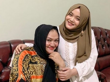 Putri Delina Adik Rizky Febian Kenang Momen Potong Rambut Bersama Mendiang Lina