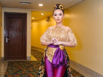 Zaskia Gotik Kenakan Kebaya Merah Minta Doa agar Dilancarkan, Tunangan?