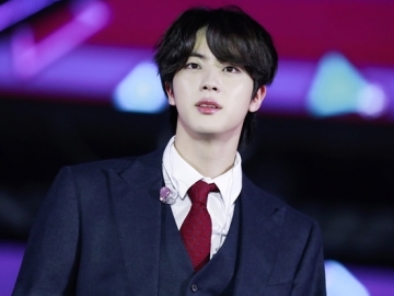 Jin BTS Unggah Selfie Ganteng, Sosok Disensor Emoji Bikin Penasaran