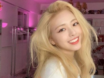 Yuna ITZY Pamer Foto Rebahan Cantik Sambil Peluk Kucing, Fans Sebut Mirip Jihyo