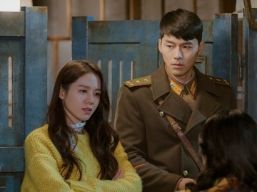 Hyun Bin Nampak Gugup Saat Akan Berikan Hadiah Ke Son Ye Jin di 'Crash Landing on You' 