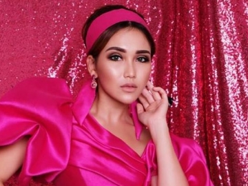 Pamer Selfie Bareng Adik, Ayu Ting Ting Malah Disindir Keterlaluan Edit Foto 