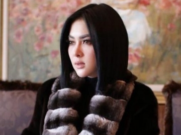 Tampil dengan Fashion ala Kendall Jenner, Kaki Syahrini Justru Disindir Hasil Rekayasa Edit Foto