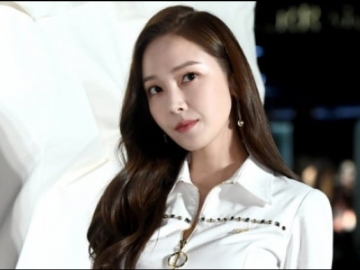 Sudah Kenyang Dinyinyiri Bangkrut, Jessica Jung Tetap Santai dan Berkelas  