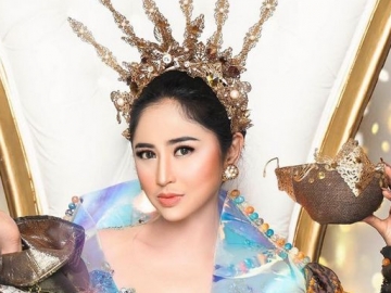 Rayakan Hari Kasih Sayang, Dewi Persik Sawer Karyawan di Kolam Renang Direspons Mengejutkan