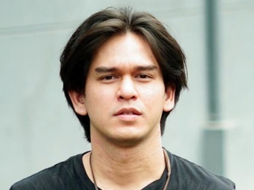 Unggah Foto Monochrome, Rangga Azof ‘Ledek’ Diri Sendiri Sok Malah Bikin Kesengsem