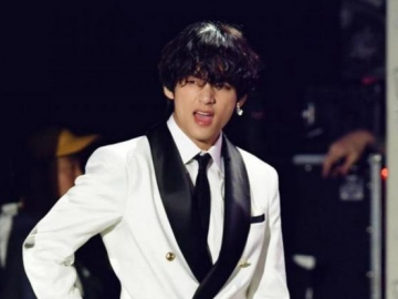 4 Foto Saja Sudah Panen 3 Juta Likes, Bukti V BTS Seorang Social Butterfly