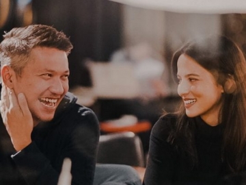 Gading Marten Posting Foto Bareng Juria Hartmans, Komentar Soal Lamaran Bulan Maret Disorot