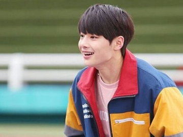 Unggah Mirror Selfie, Sepatu I.N Stray Kids Malah Jadi Sorotan