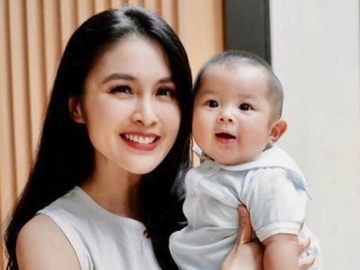 Sandra Dewi Bagi Potret Bareng Putra Bungsu, Ekspresi Beragam Mikhael Moeis Disorot