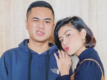 Bagikan Potret Manis Bersama Pacar, Awkarin Pilih Tulis Puisi Romantis
