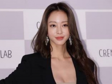 Awas Ser-Ser, Seksinya Han Ye Seul Pemotretan dengan Tali Bikini Ngintip