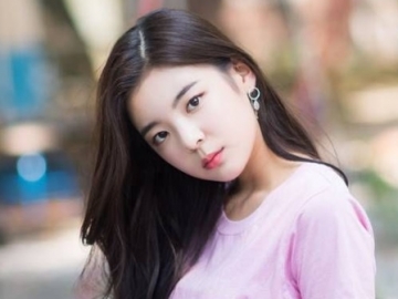 Lia ITZY Pakai Dress Tanpa Lengan, Penampakan Bagian Tubuh Ini Bikin Gagal Fokus