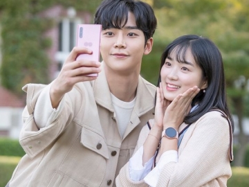 Romantis, Kim Hye Yoon dan Rowoon SF9 Reka Ulang 'Extraordinary You'