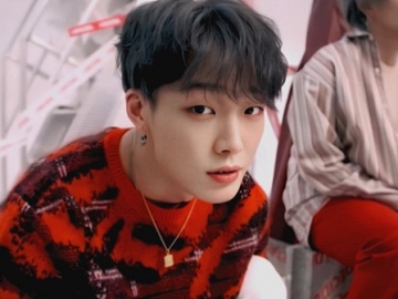 Gerakan Terlalu Ekstrem, Bobby iKON Alami Cedera Saat Lakukan Koreografi 'Dive'