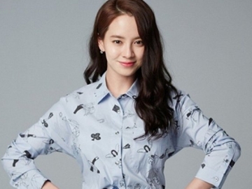 Pakai Polesan Lipstik Merah, Seksinya Bibir Song Ji Hyo Bikin Netter Makin Klepek-Klepek