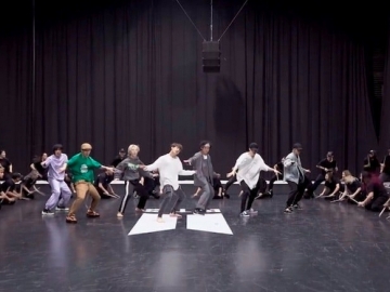 Penuh Semangat, BTS Rilis Video Dance Practice 'ON' 