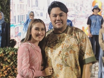 Beruntung Kenal Ivan Gunawan, Ayu Ting Ting Tak Sungkan Berbalas Pesan Cinta