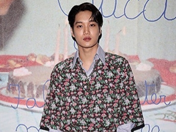 Kai EXO Rela 'Nyebur' di Sungai Pakai Busana Mewah