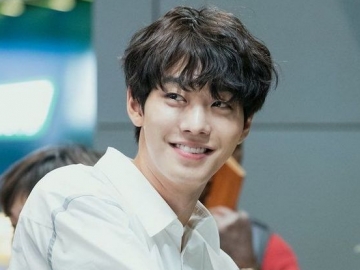 Wajah Ganteng Bikin Heboh, Foto Kelulusan Ahn Hyo Seop Sukses Tuai Atensi Netter