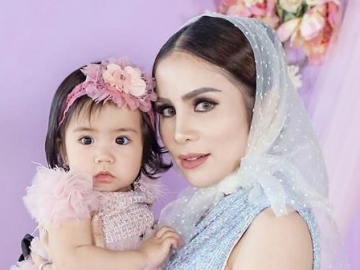 Momo Geisha Meriahkan Ulang Tahun Anak ke 1 Tahun Dapat Komentar Pro-Kontra