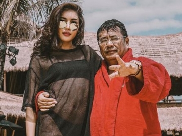 Hotman Paris Dugem Bareng Millendaru, Gaya Joget Hingga Baju Basah Jadi Sorotan