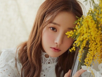 Tampil Cantik di Pemotretan Terbaru, Yeonwoo Cerita Susahnya Pertahankan Berat Badan Ideal