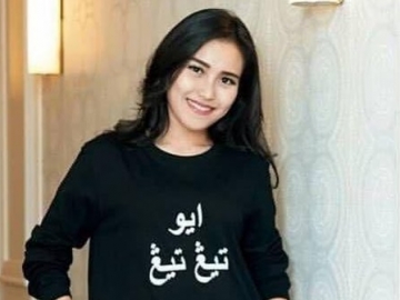 Ayu Ting Ting Pakai Sandal Jepit, Penampakan Tumit 'Dibungkus' Jadi Pertanyaan