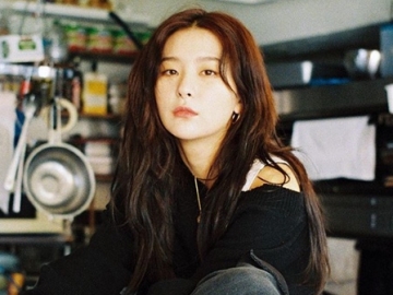 Seulgi Red Velvet 'Santuy' Pakai Baju Kain Serbet Disambut Begini