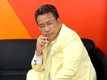 Hotman Paris Foto di Rumah Duka Tuai Sanjungan, Ternyata Ada Fakta Ini